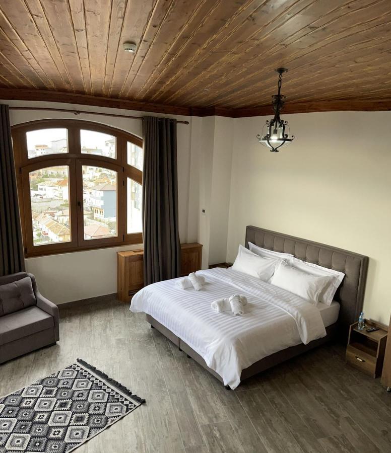 Hotel Kroi Near Castle Entrance Castle And Town View Kruje Luaran gambar