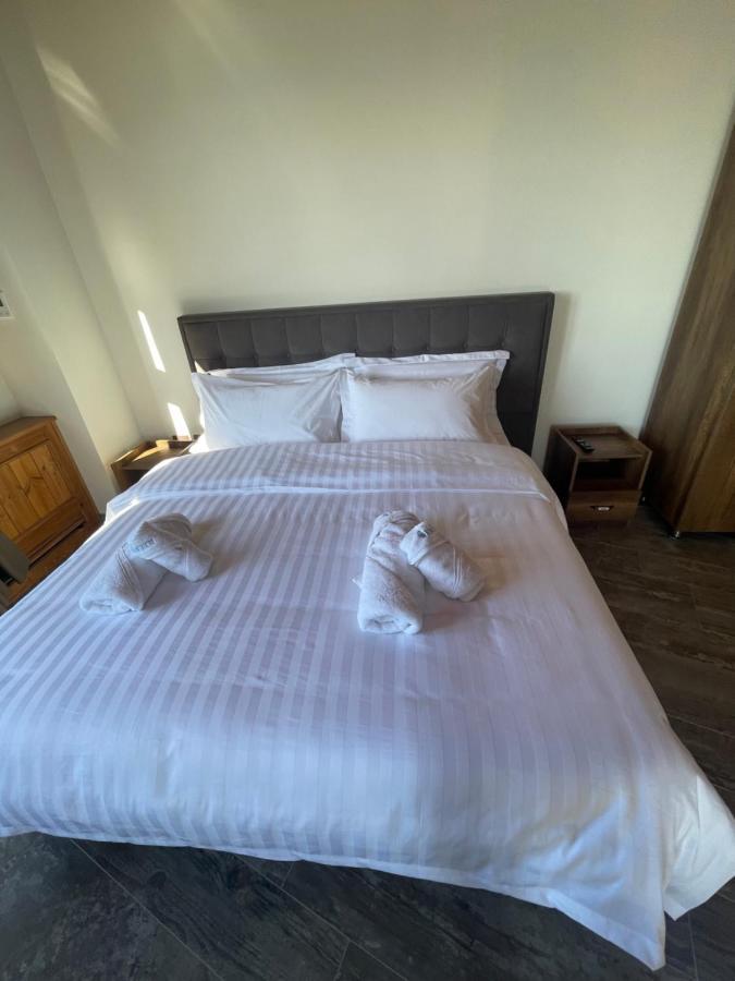 Hotel Kroi Near Castle Entrance Castle And Town View Kruje Luaran gambar