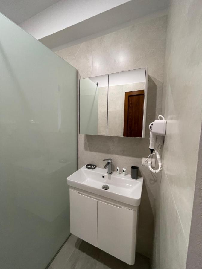 Hotel Kroi Near Castle Entrance Castle And Town View Kruje Luaran gambar