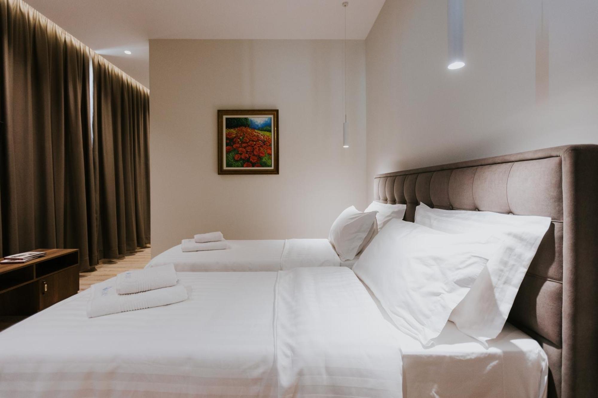 Hotel Kroi Near Castle Entrance Castle And Town View Kruje Luaran gambar