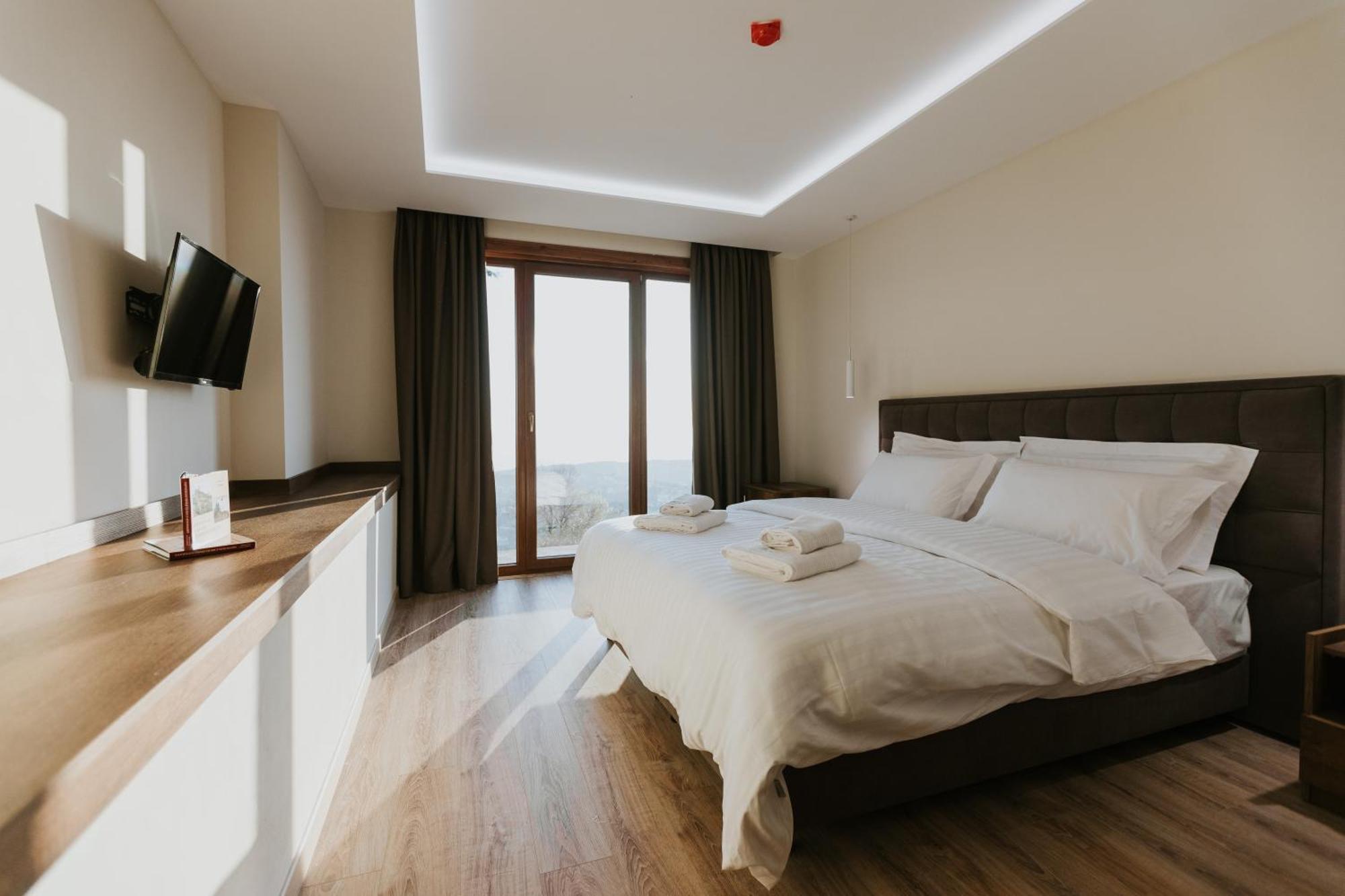 Hotel Kroi Near Castle Entrance Castle And Town View Kruje Luaran gambar